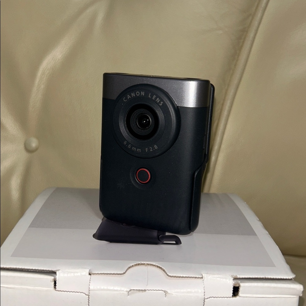 Canon || PowerShot V10